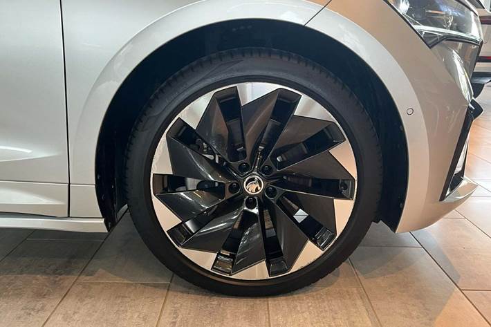 Sølv Skoda Enyaq fra 2023