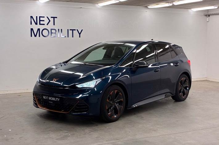 Blå Cupra Born fra 2022 set udefra