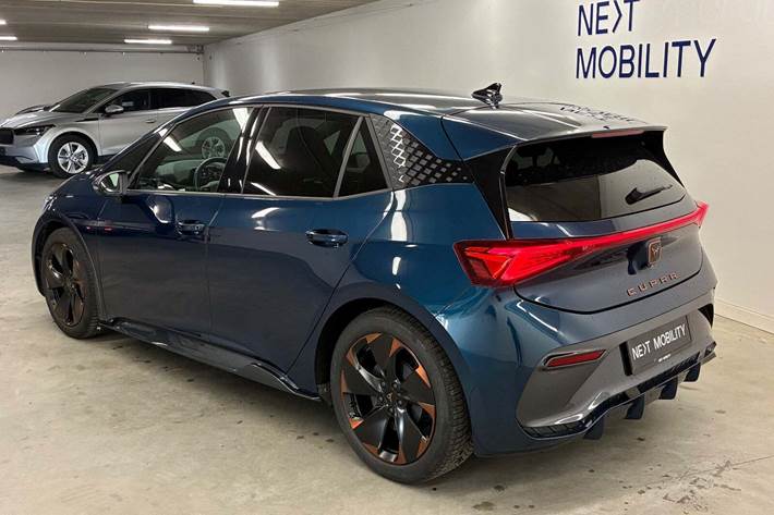 Blå Cupra Born fra 2022