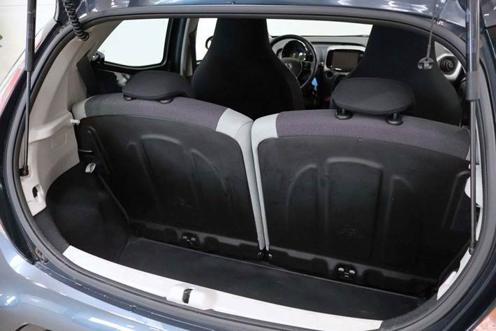 Grå Toyota Aygo fra 2015