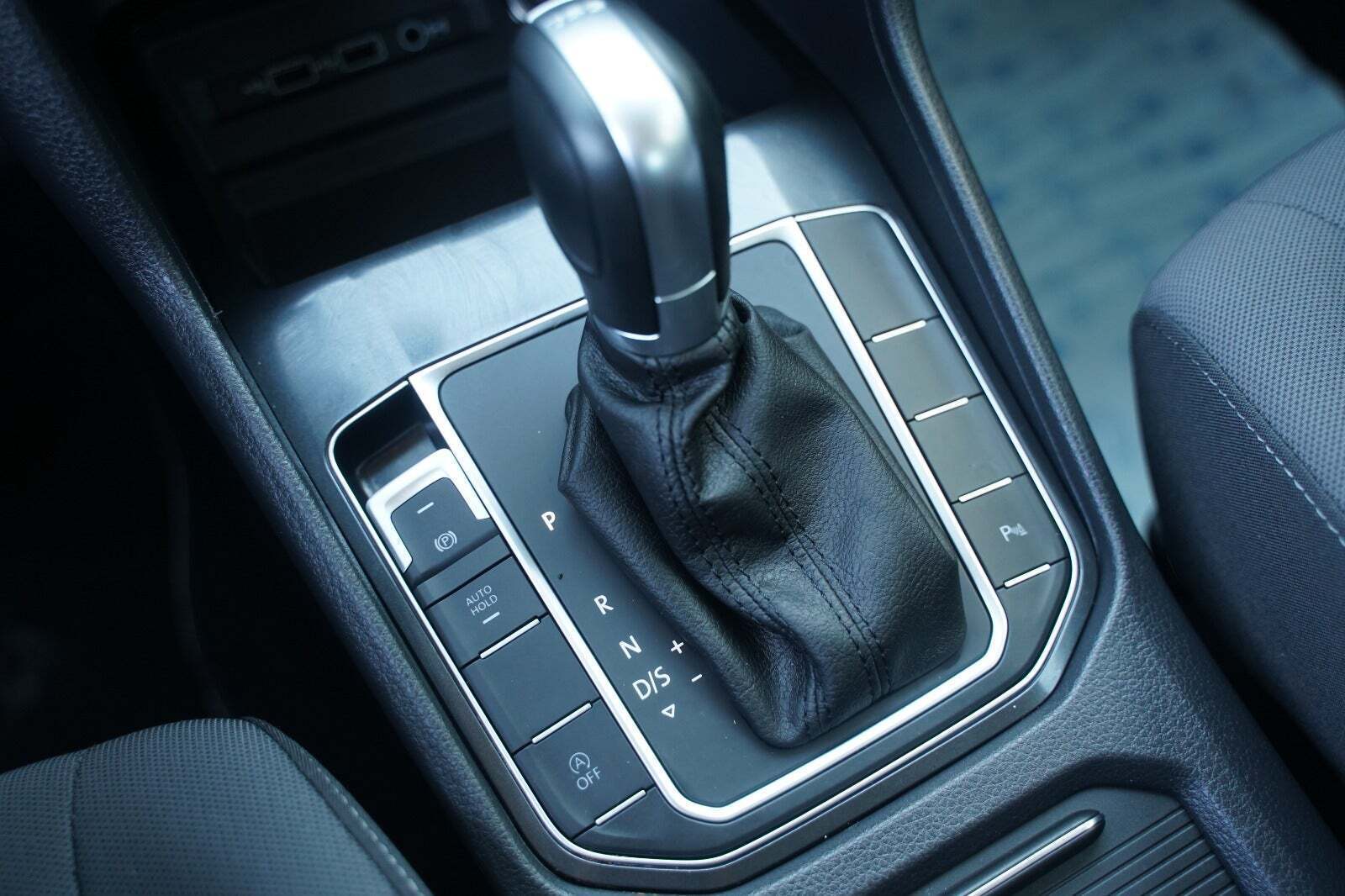 Grå VW Golf Sportsvan fra 2018