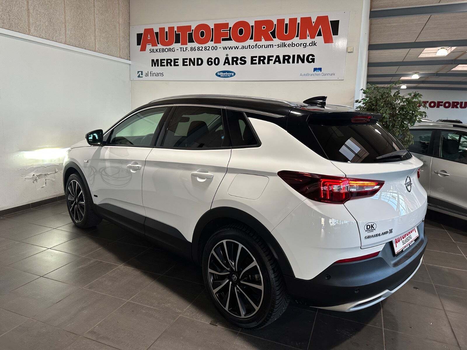 Hvid Opel Grandland X fra 2021