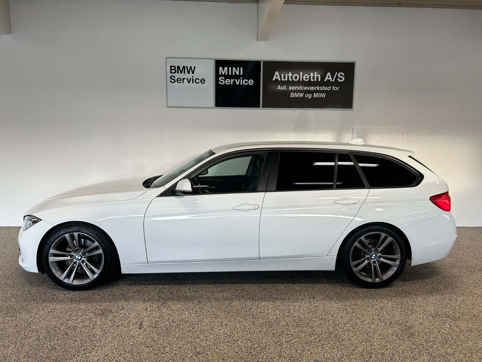 Hvid BMW 320d fra 2017
