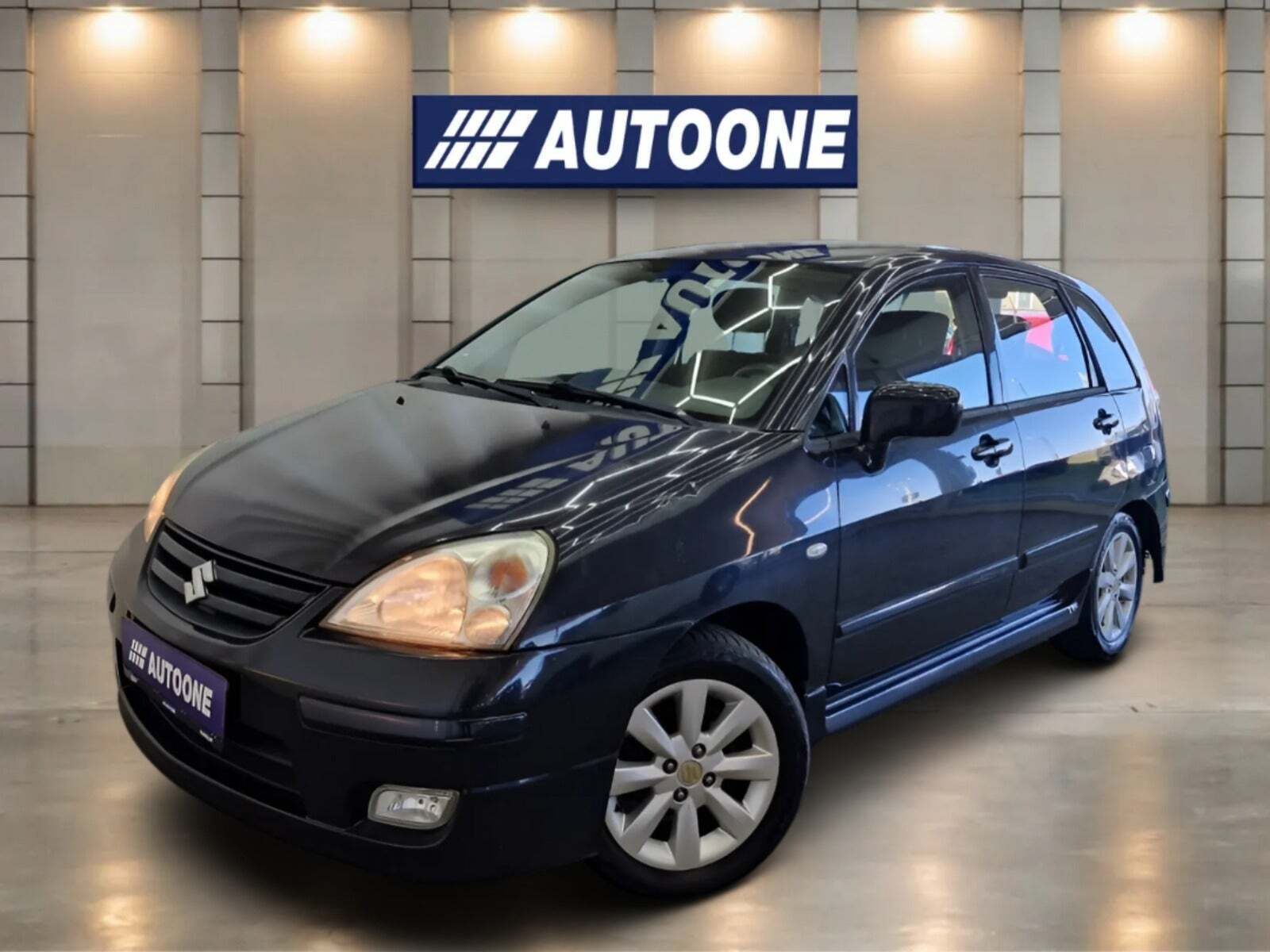 Sort Suzuki Liana fra 2009 set udefra