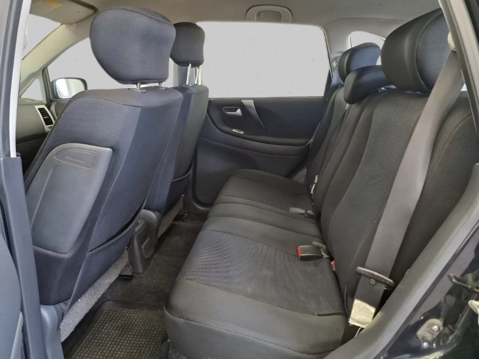 Sort Suzuki Liana fra 2009 set indefra