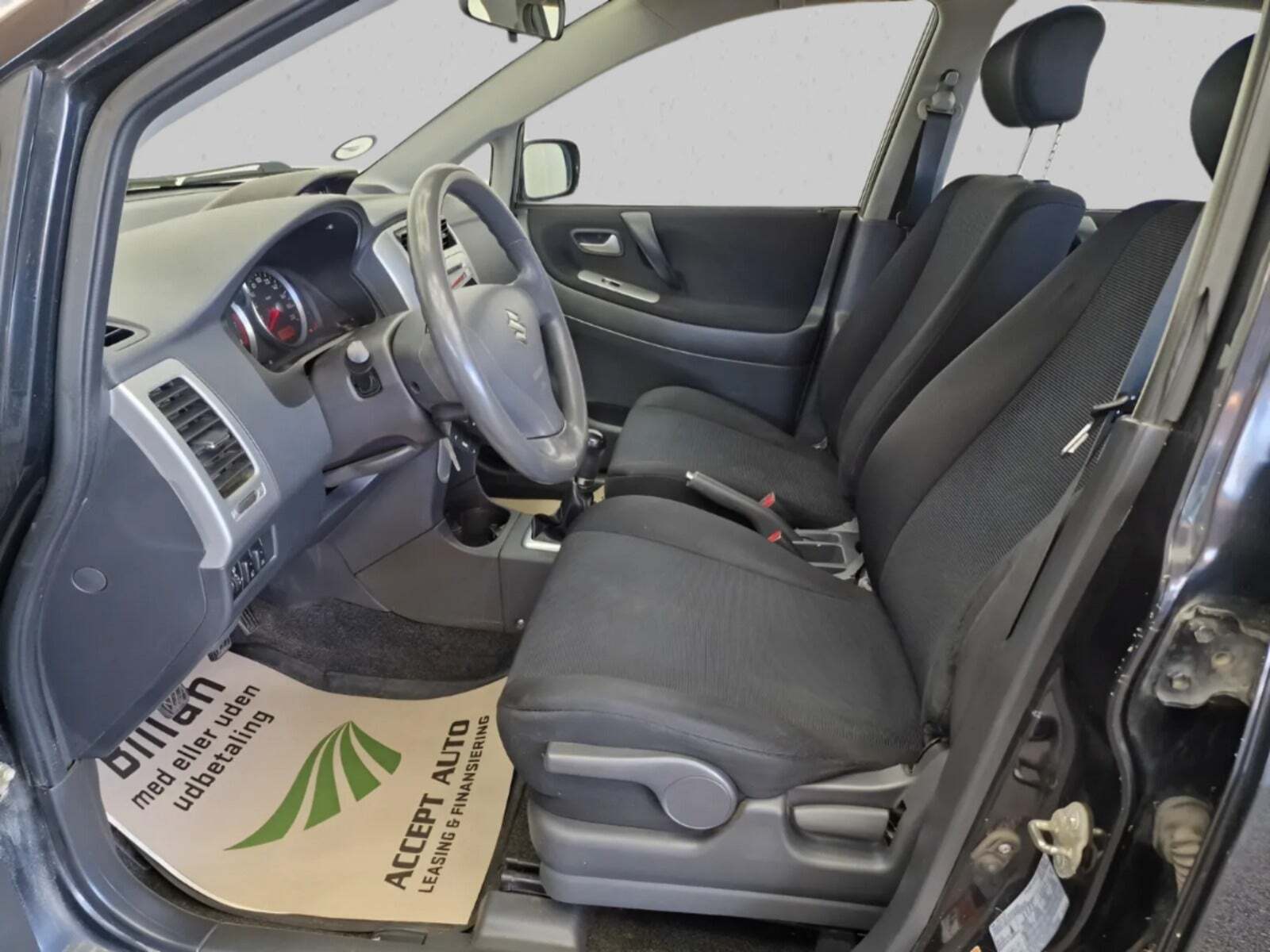 Sort Suzuki Liana fra 2009