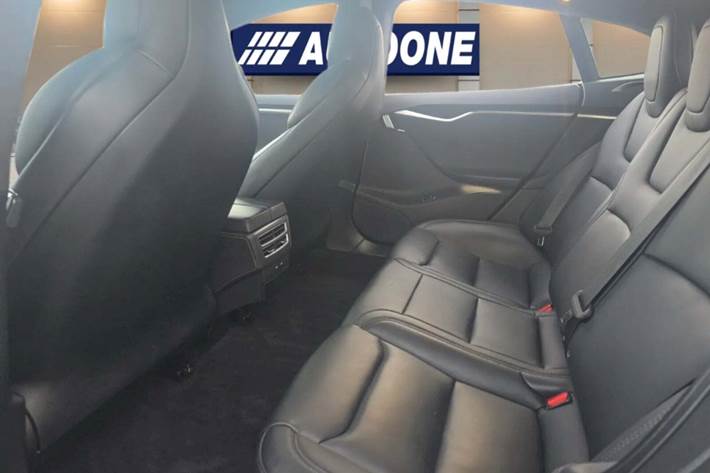 Sort Tesla Model S fra 2017