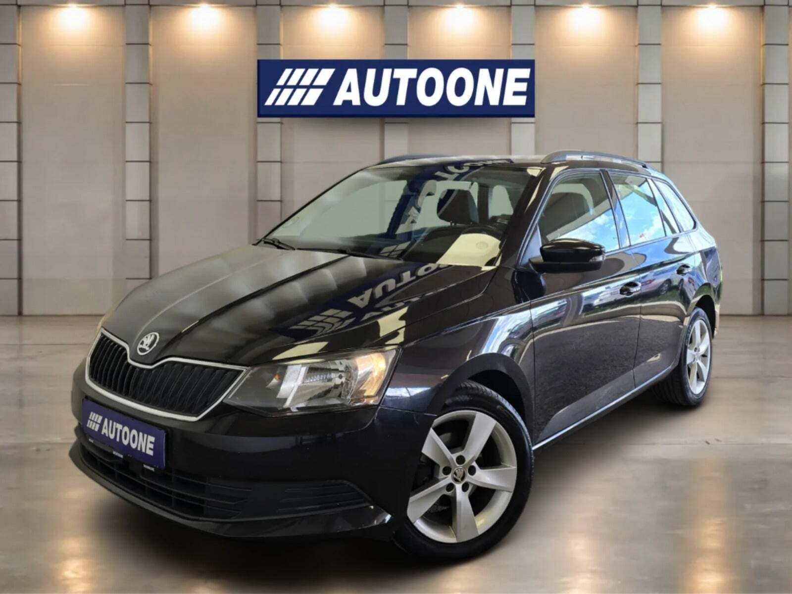 Sort Skoda Fabia fra 2016 set udefra