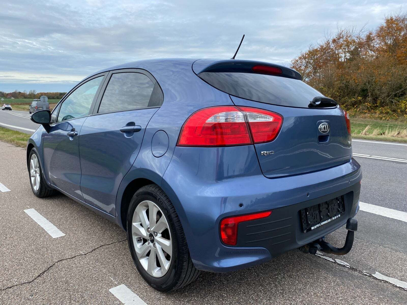 Blå Kia Rio fra 2016