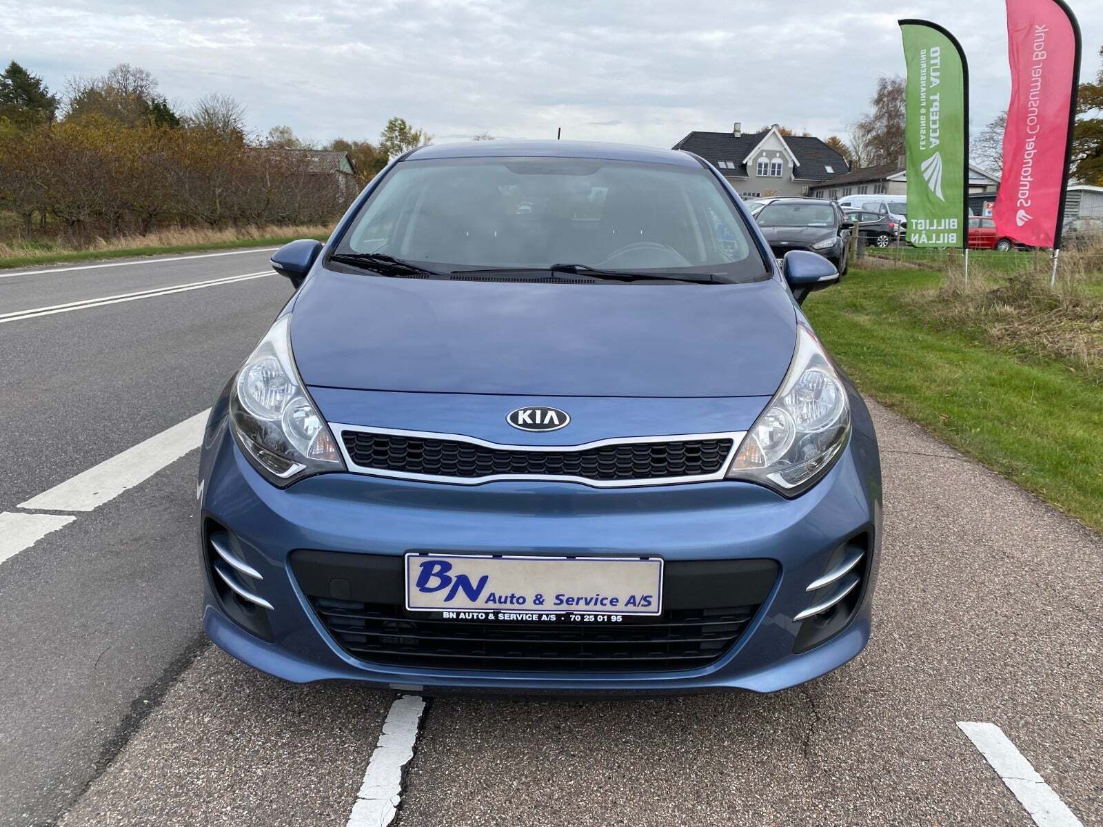 Blå Kia Rio fra 2016