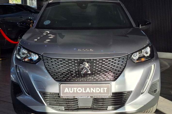 Grå Peugeot e-2008 fra 2023