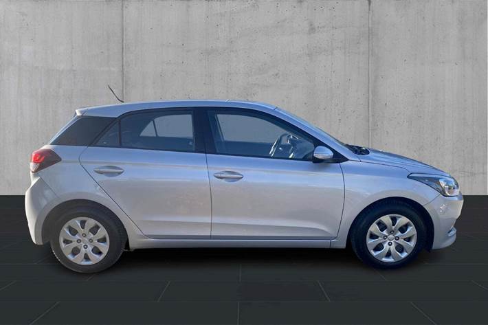 Sølv Hyundai i20 fra 2017