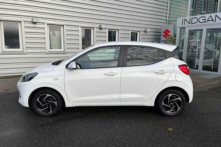 Hvid Hyundai i10 fra 2021