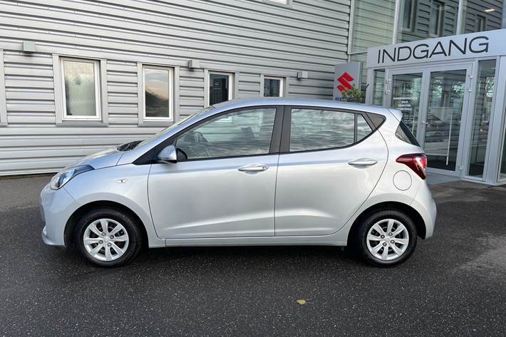 Sølv Hyundai i10 fra 2018