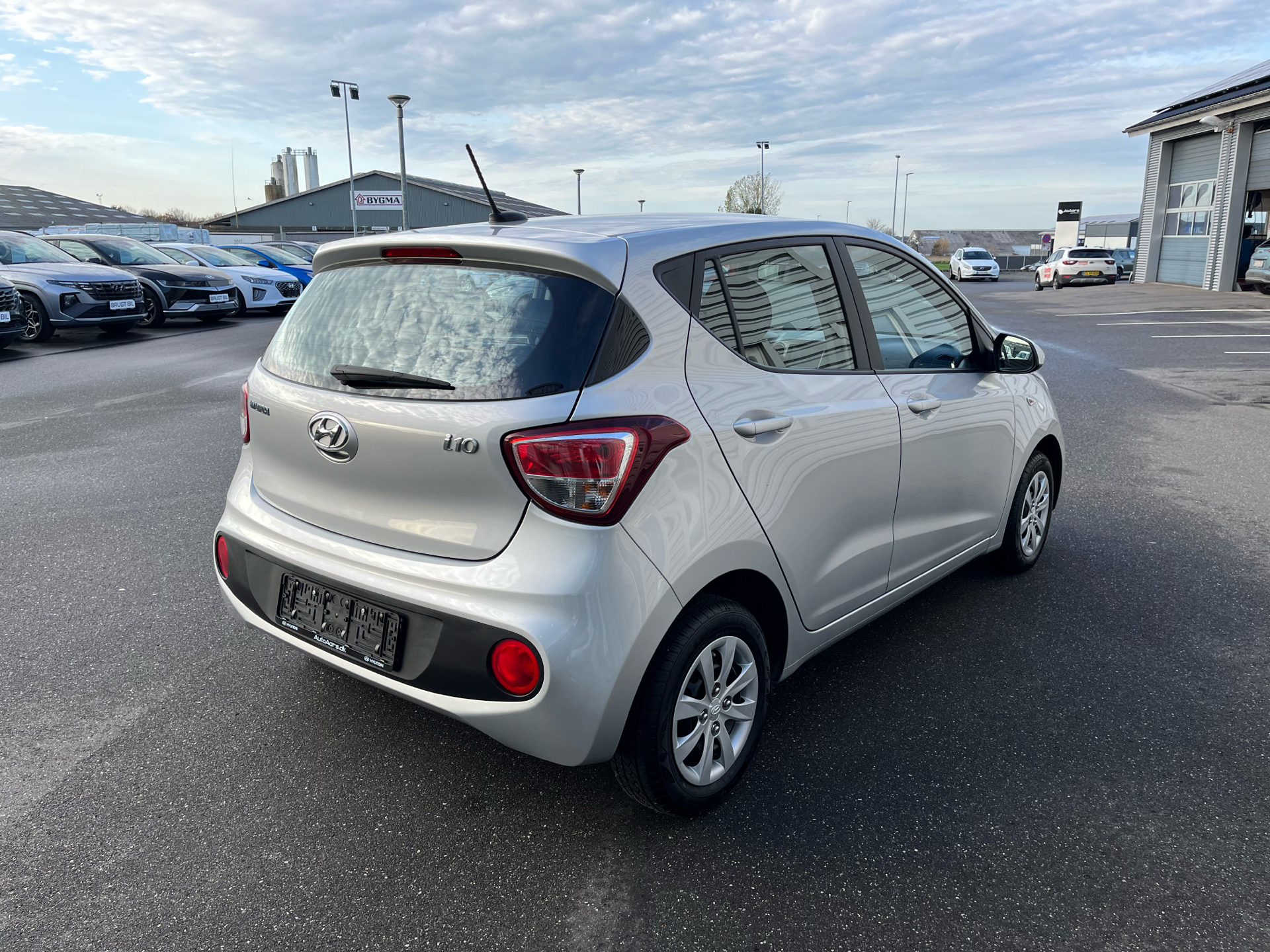Sølv Hyundai i10 fra 2018
