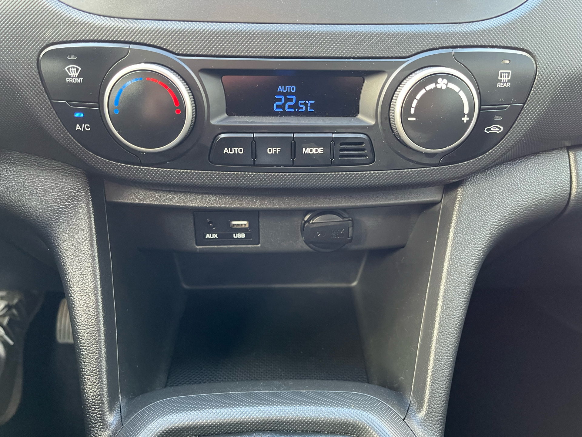 Sølv Hyundai i10 fra 2018