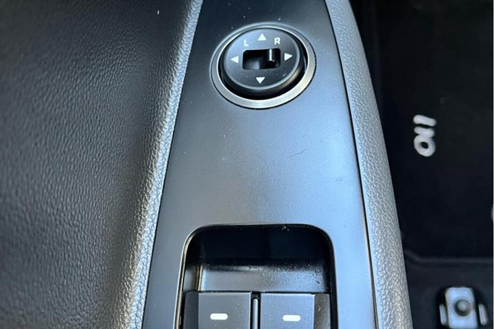 Sølv Hyundai i10 fra 2018