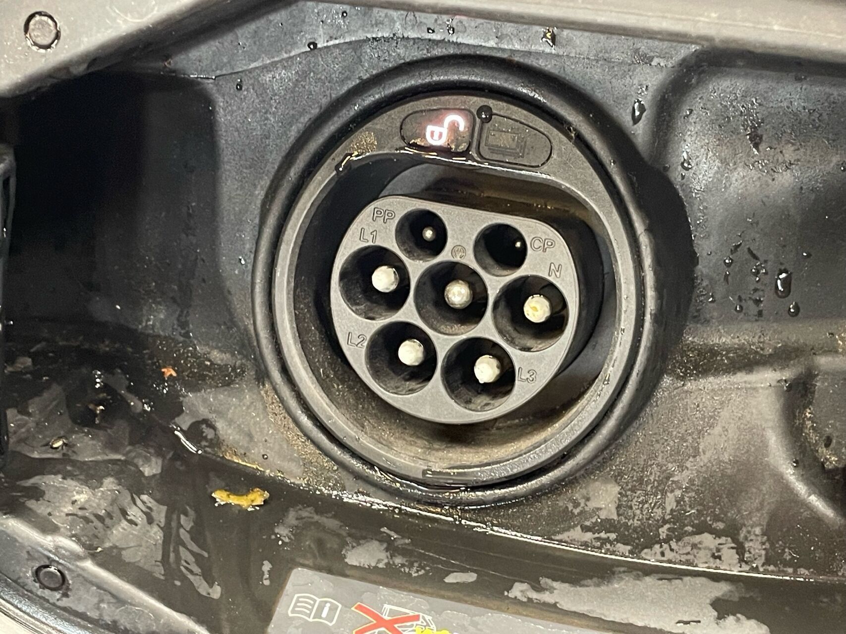 Grå Mercedes B Electric Drive fra 2015 set udefra