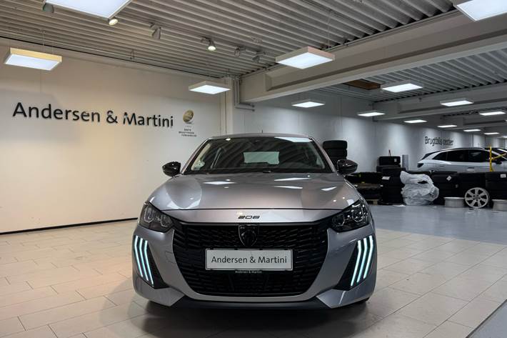 Grå Peugeot e-208 fra 2025