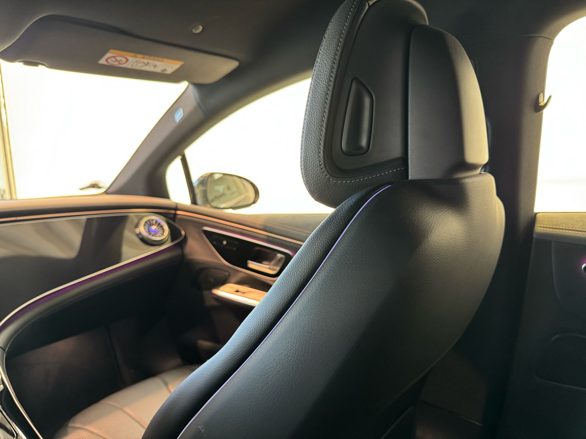 Grå Mercedes EQE 350 fra 2024