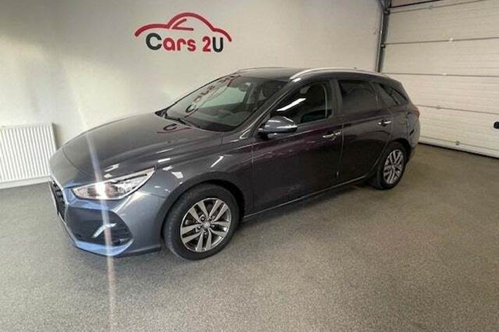 Grå Hyundai i30 fra 2019 set udefra