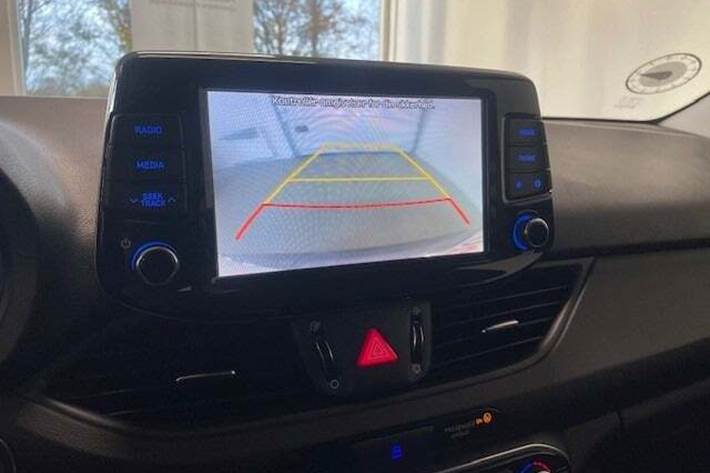 Grå Hyundai i30 fra 2019