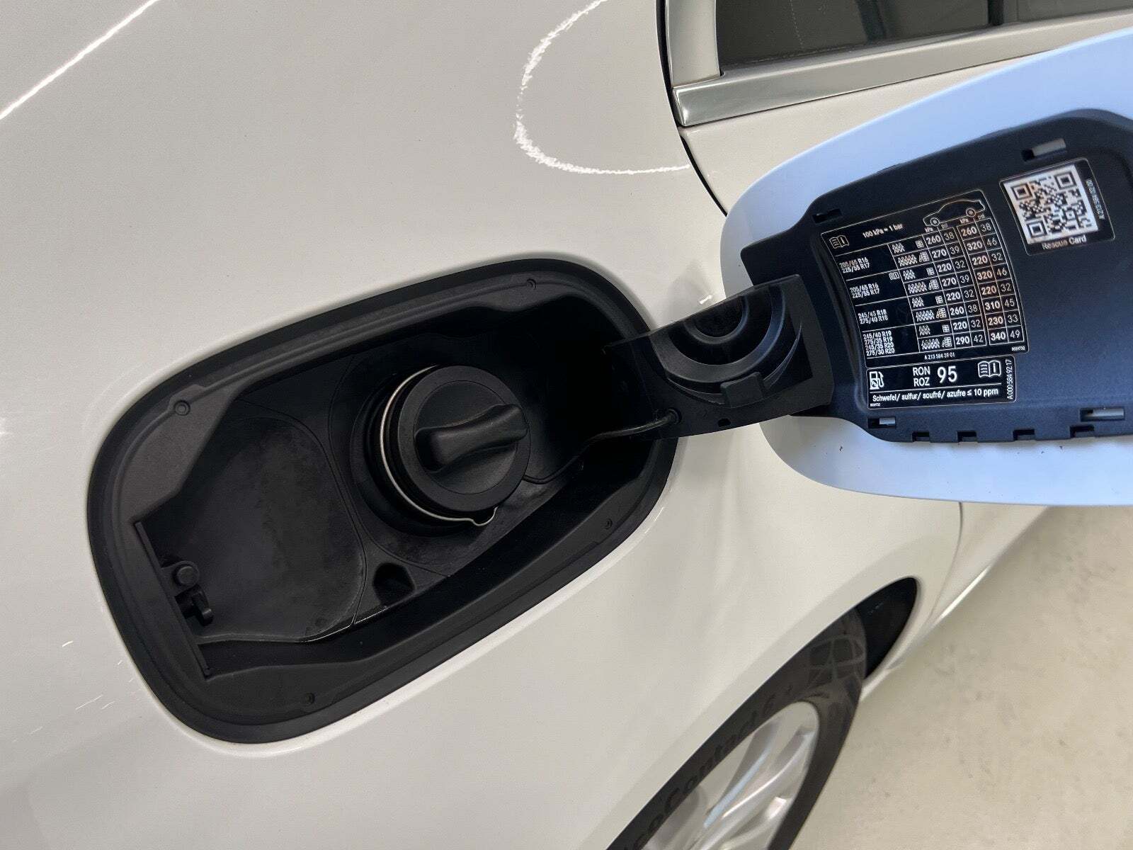 Hvid Mercedes E200 fra 2017