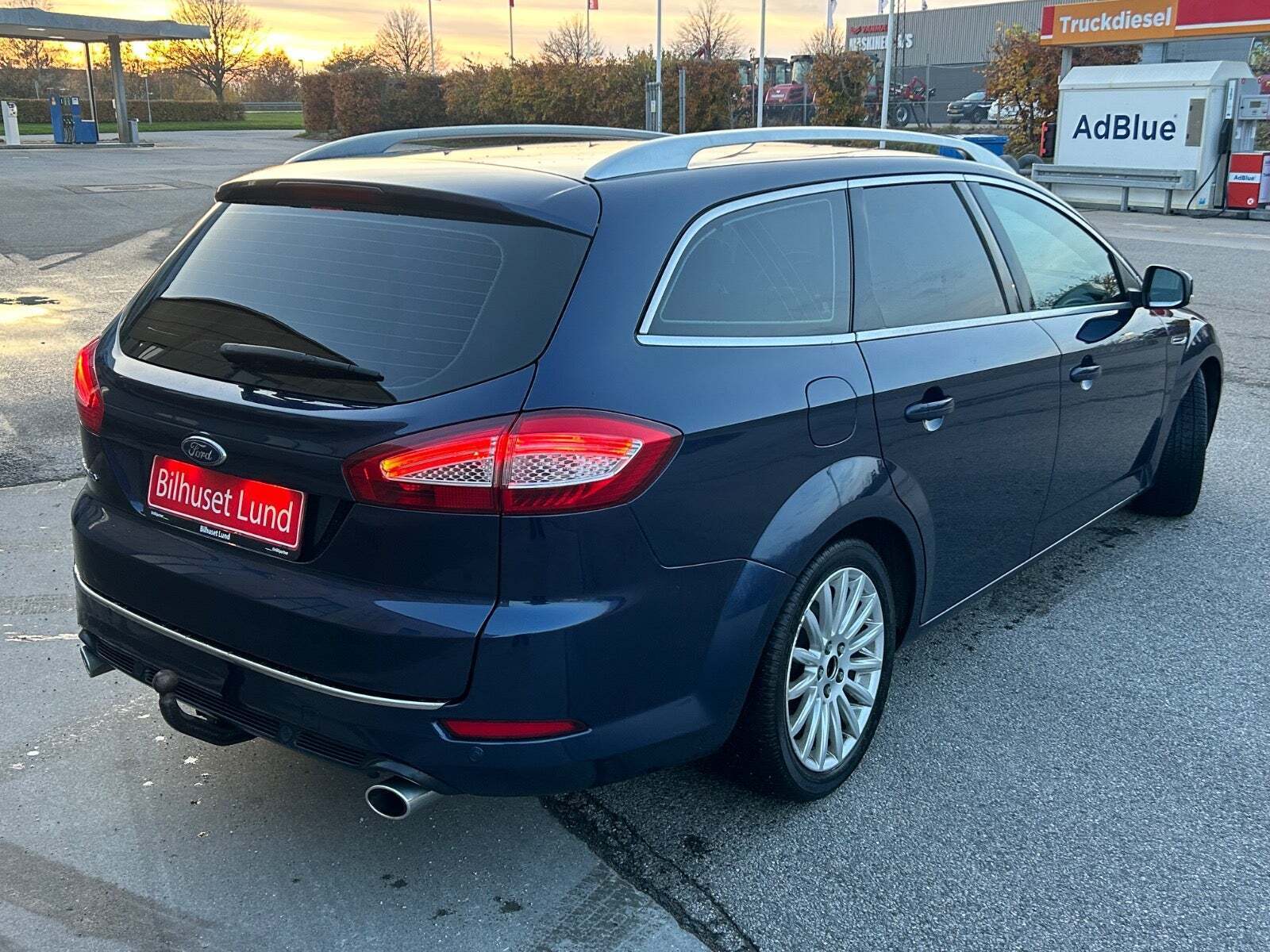Blå Ford Mondeo fra 2012