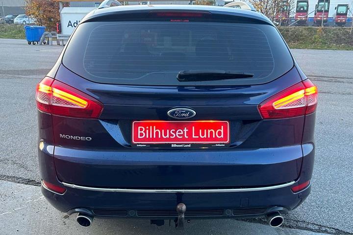 Blå Ford Mondeo fra 2012