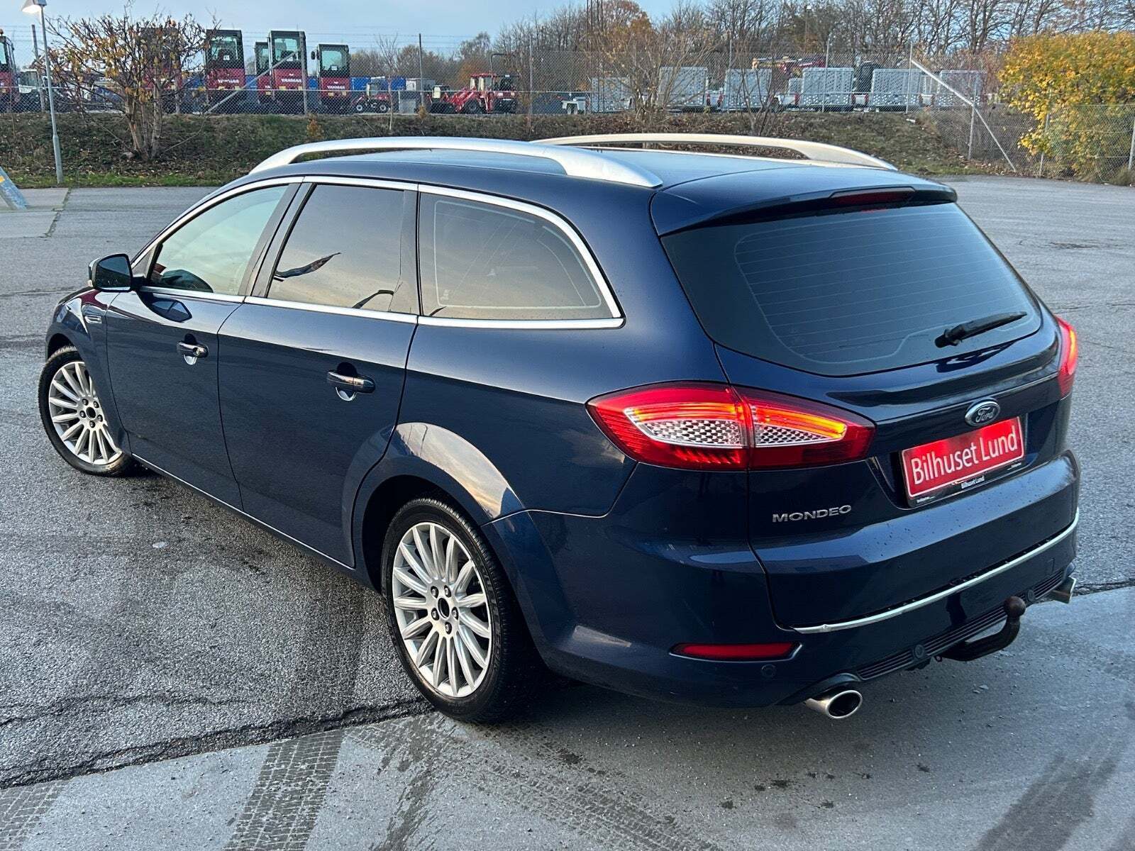 Blå Ford Mondeo fra 2012