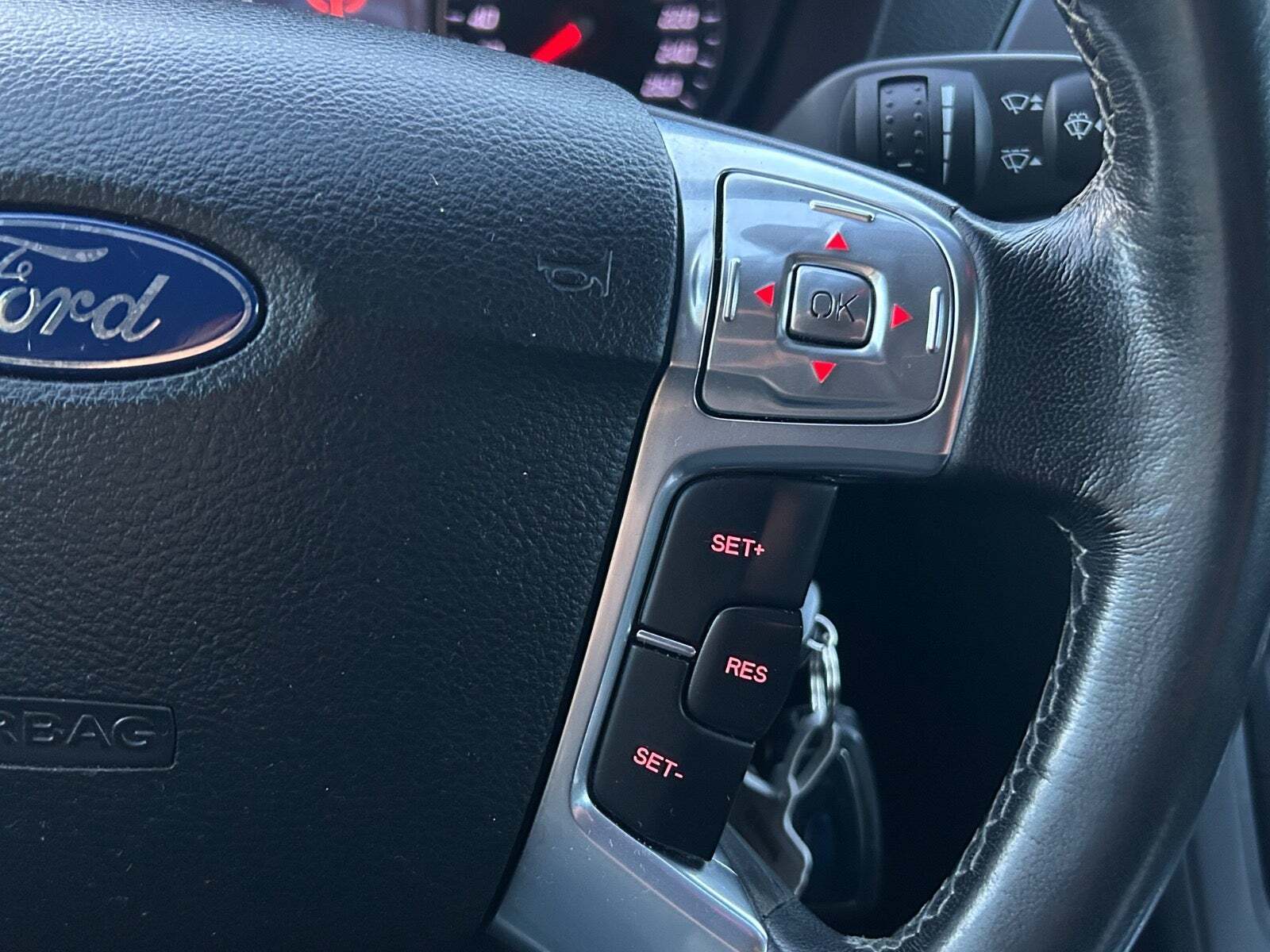 Blå Ford Mondeo fra 2012