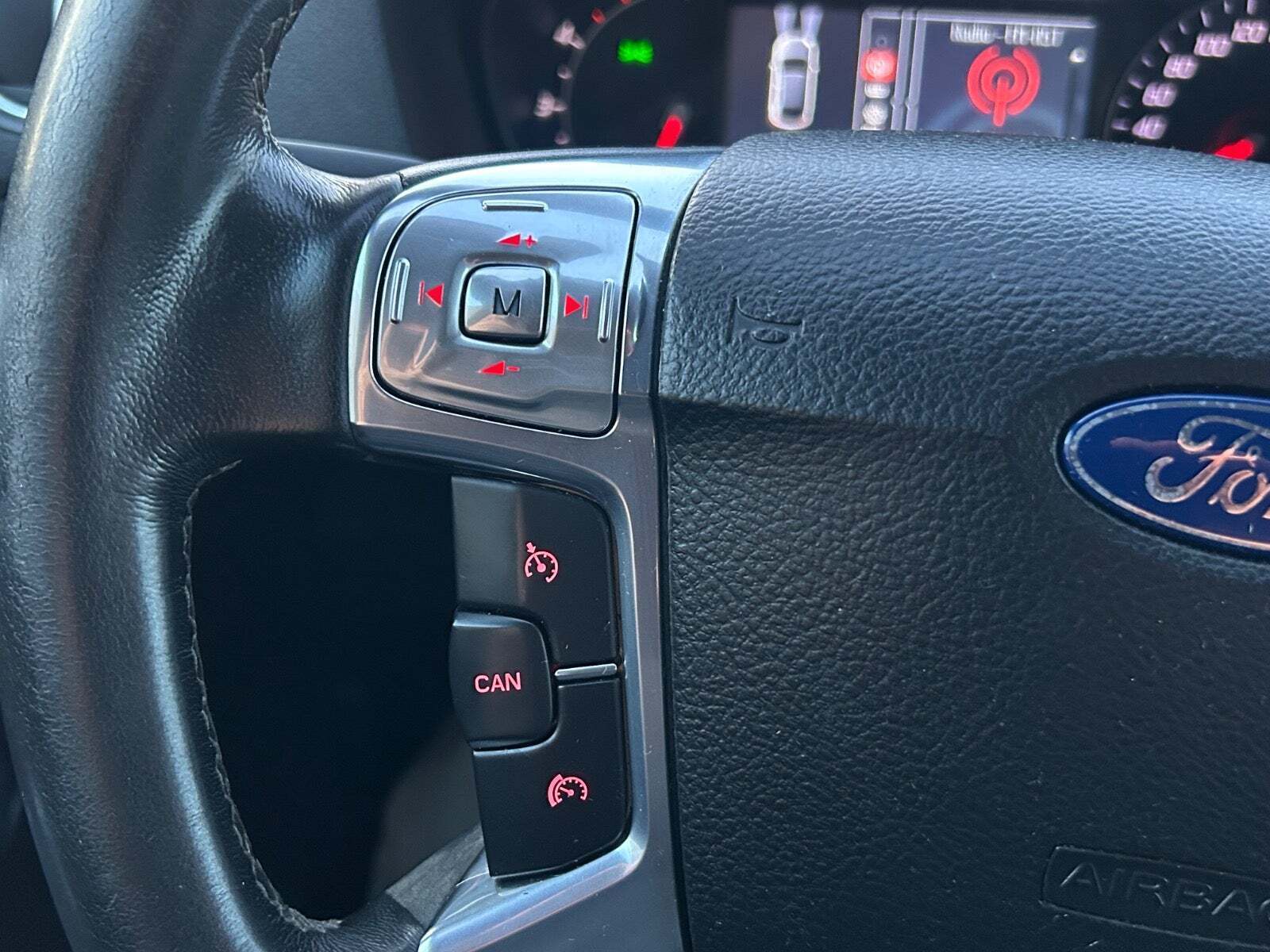 Blå Ford Mondeo fra 2012