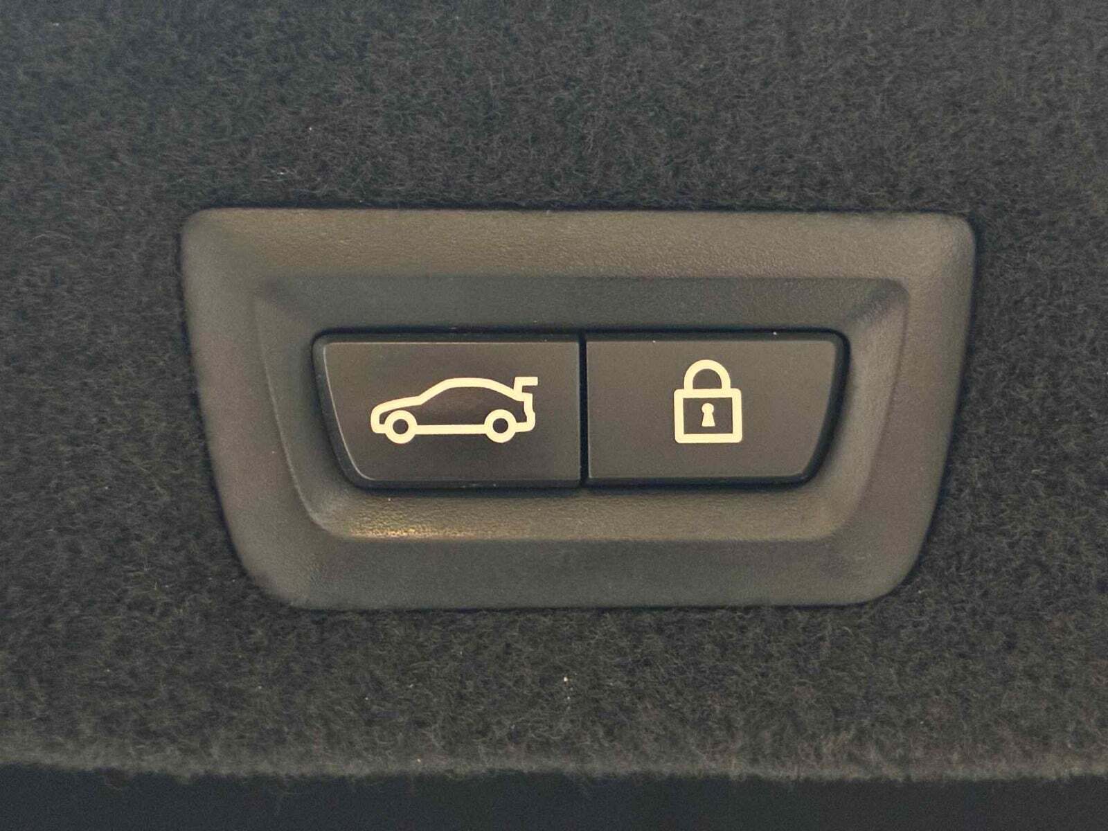 Sort BMW 745e fra 2019