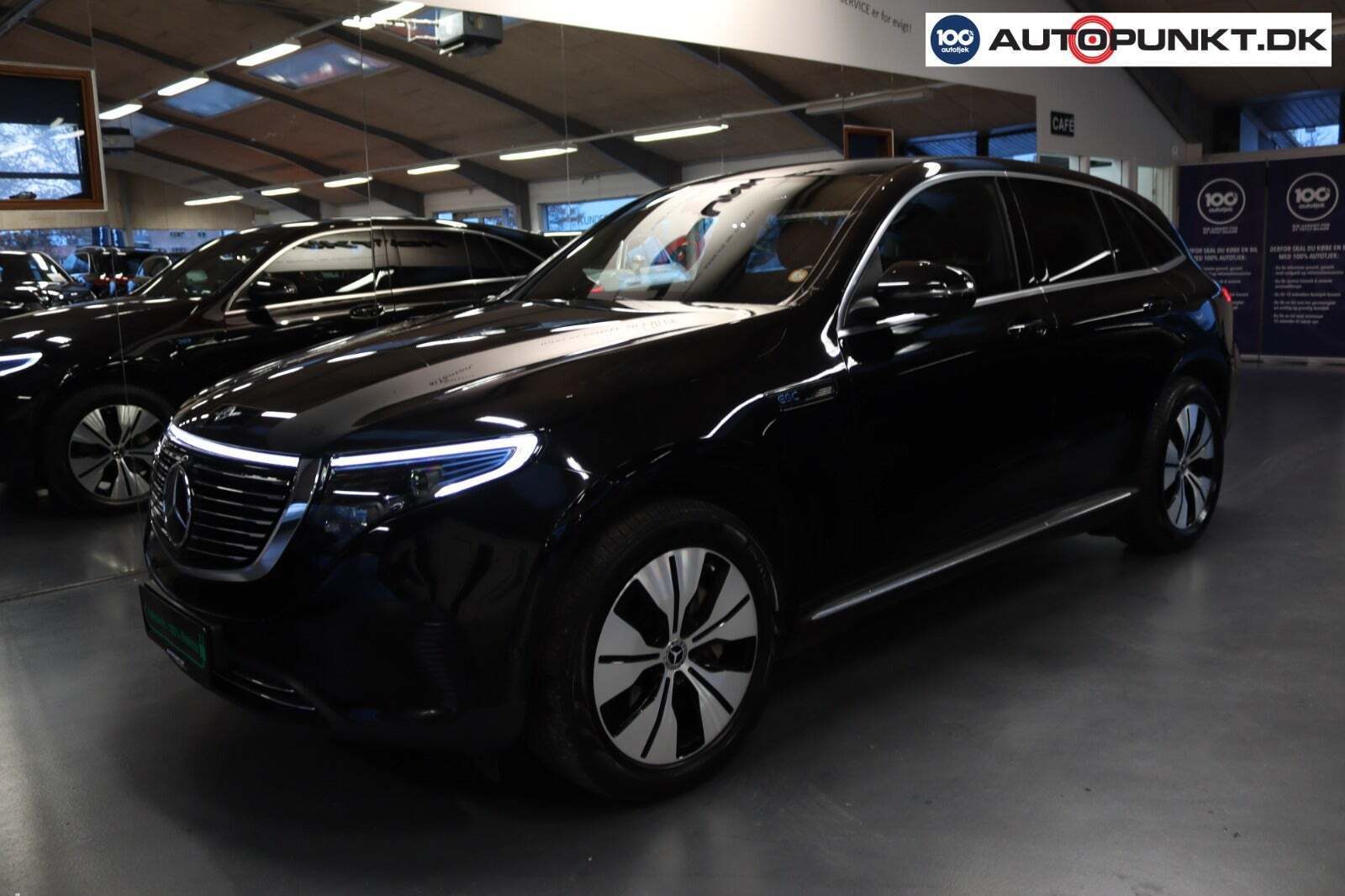 Sort Mercedes EQC400 fra 2020 set udefra
