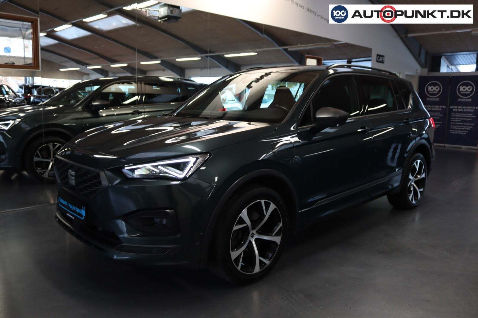 Grøn Seat Tarraco fra 2021 set udefra