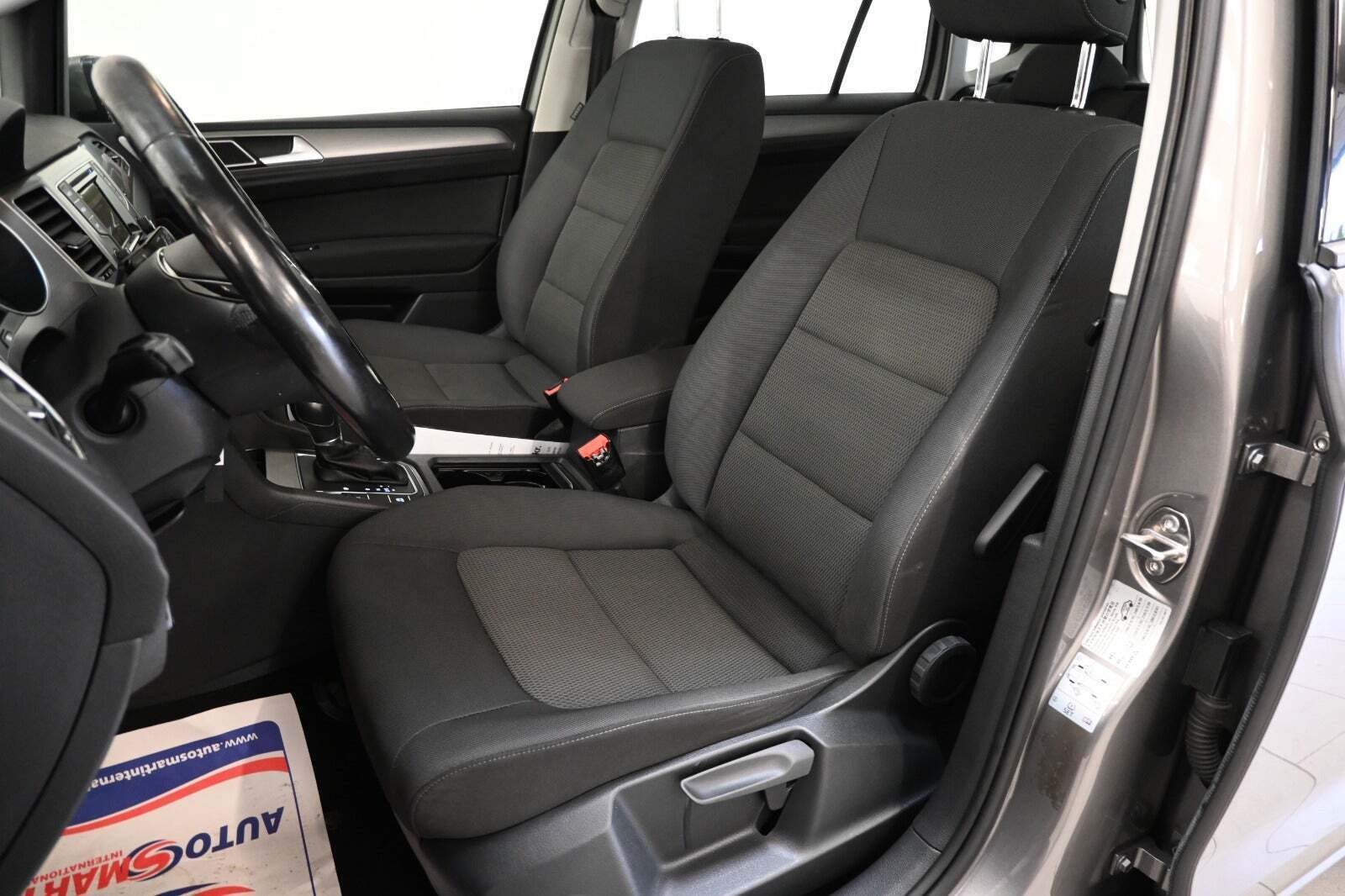 Grå VW Golf Sportsvan fra 2015