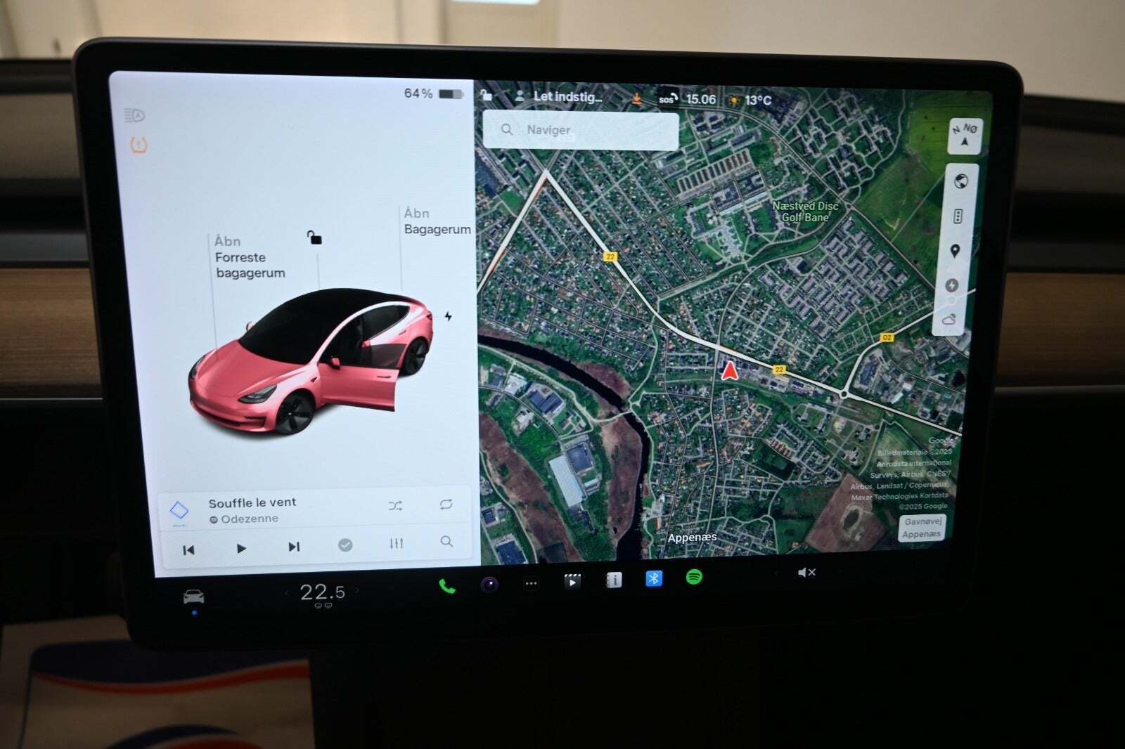 Hvid Tesla Model 3 fra 2021