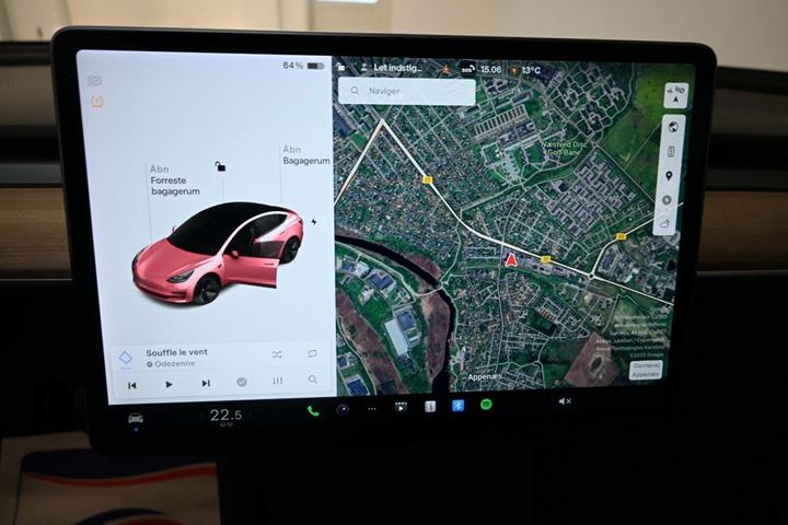 Hvid Tesla Model 3 fra 2021