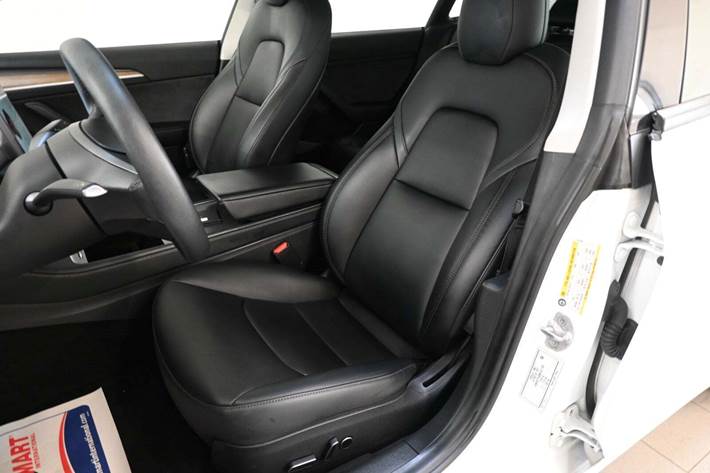 Hvid Tesla Model 3 fra 2021