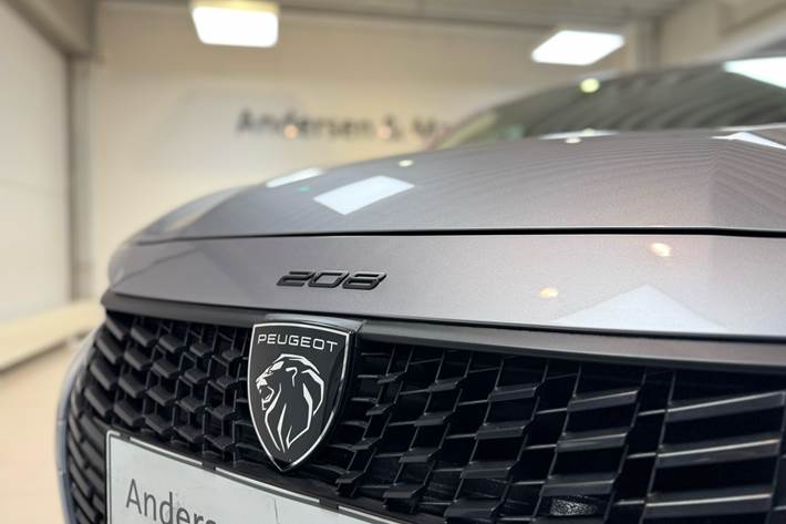 Grå Peugeot e-208 fra 2025
