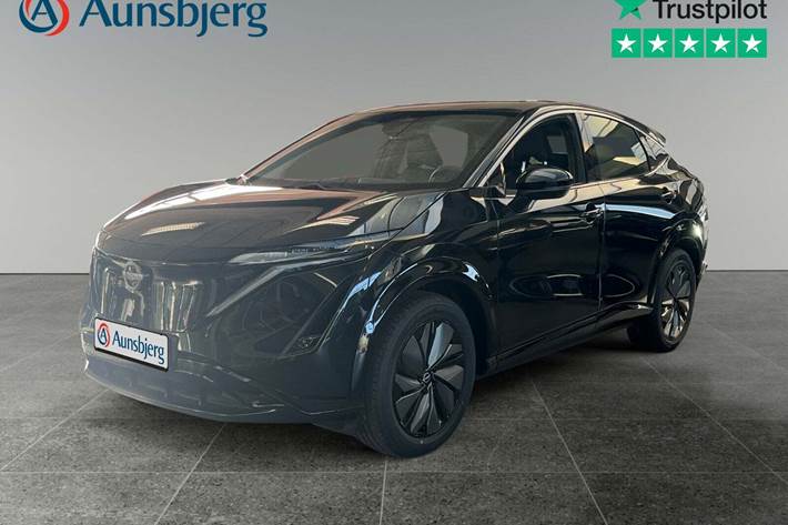 Sort Nissan Ariya fra 2025 set udefra
