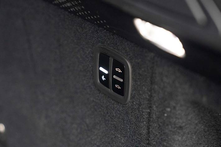 Sort Porsche Macan 4 fra 2024 set indefra