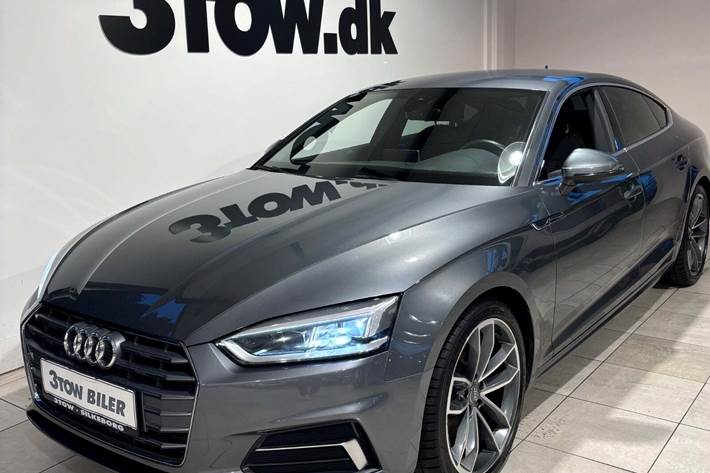 Grå Audi A5 fra 2017 set udefra