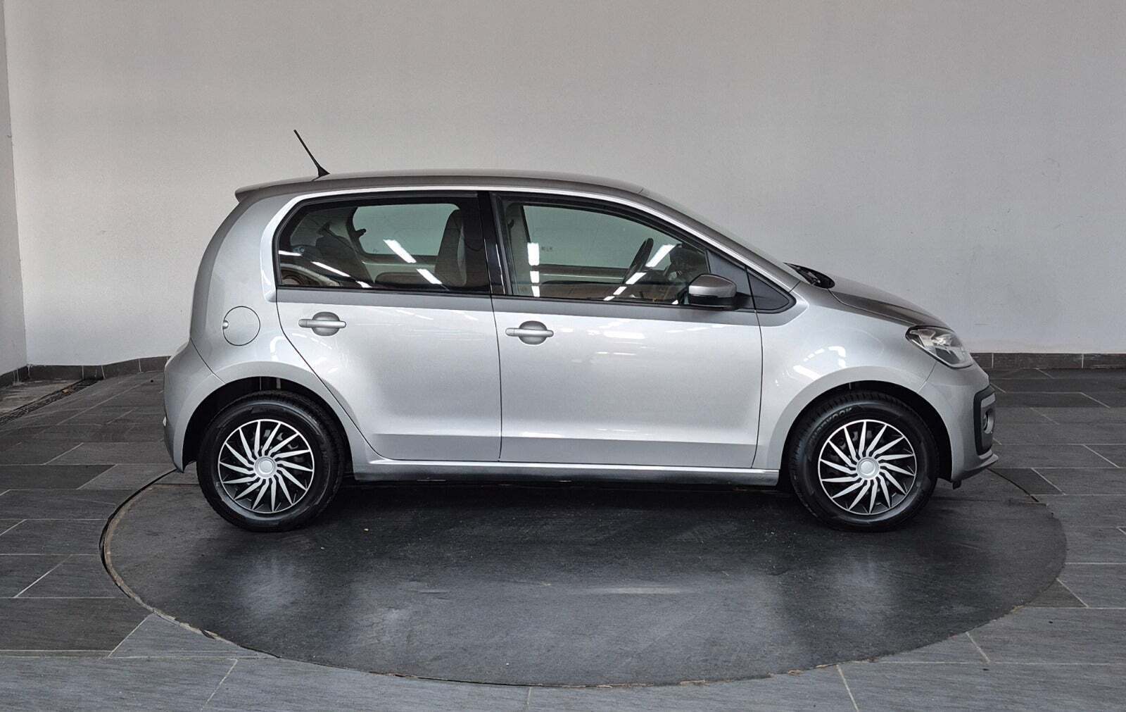 Grå VW UP! fra 2018
