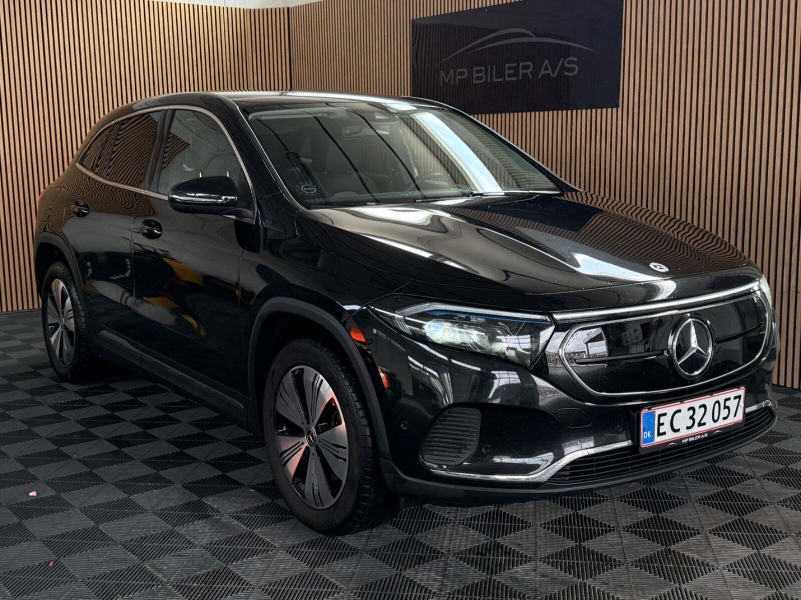 Mercedes EQA250+ Electric Art