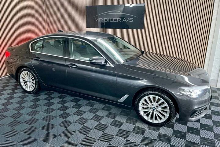 Grå BMW 520d fra 2019
