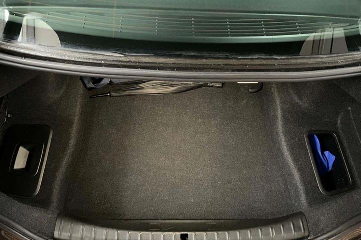 Grå BMW 520d fra 2019