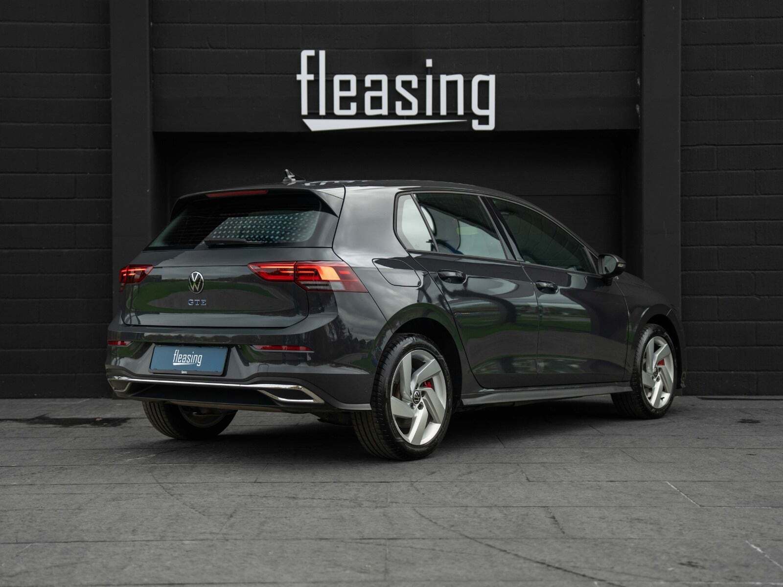 Grå VW Golf VIII fra 2022