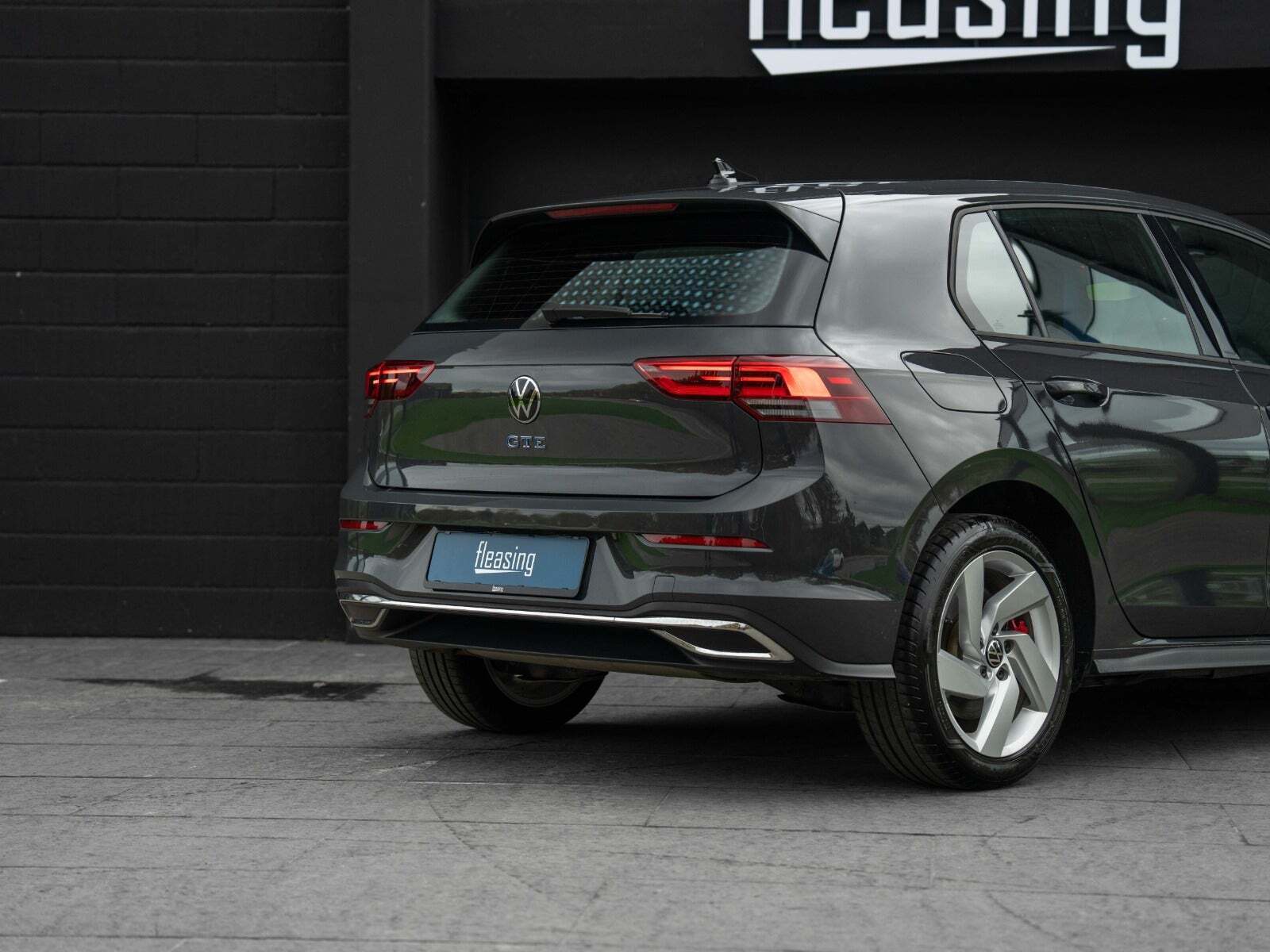 Grå VW Golf VIII fra 2022
