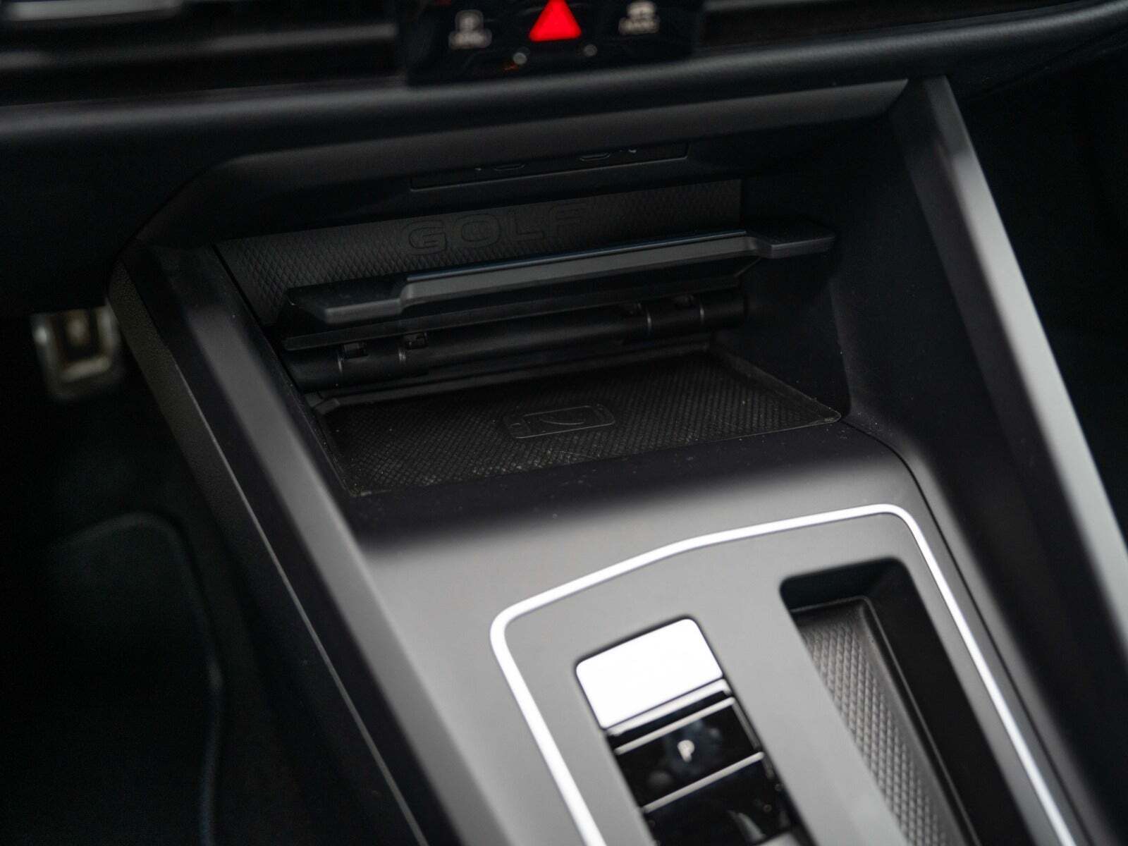 Grå VW Golf VIII fra 2022